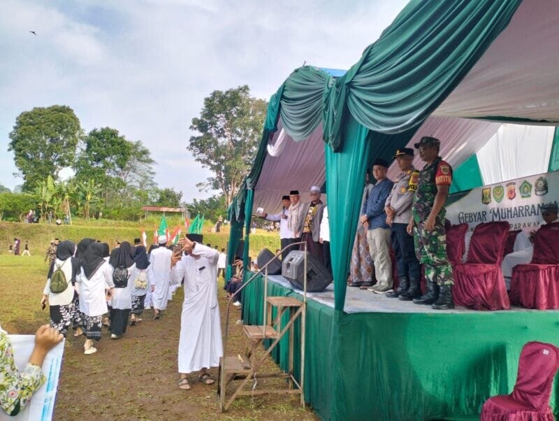 BABINSA KORAMIL 2206/PARAKANSALAK HADIRI GEBYAR 1 MUHARAM 1448 H DI DESA PARAKANSALAK 1 BABINSA KORAMIL 2206/PARAKANSALAK HADIRI GEBYAR 1 MUHARAM 1448 H DI DESA PARAKANSALAK