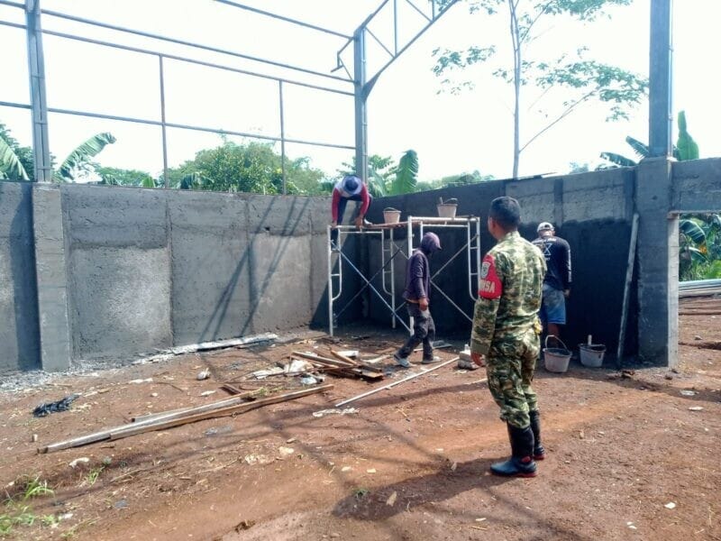 BABINSA KORAMIL 2206/PARAKANSALAK LAKSANAKAN PENGAWASAN PEMBANGUNAN KDKMP DI DESA BOJONGASIH 1 BABINSA KORAMIL 2206/PARAKANSALAK LAKSANAKAN PENGAWASAN PEMBANGUNAN KDKMP DI DESA BOJONGASIH