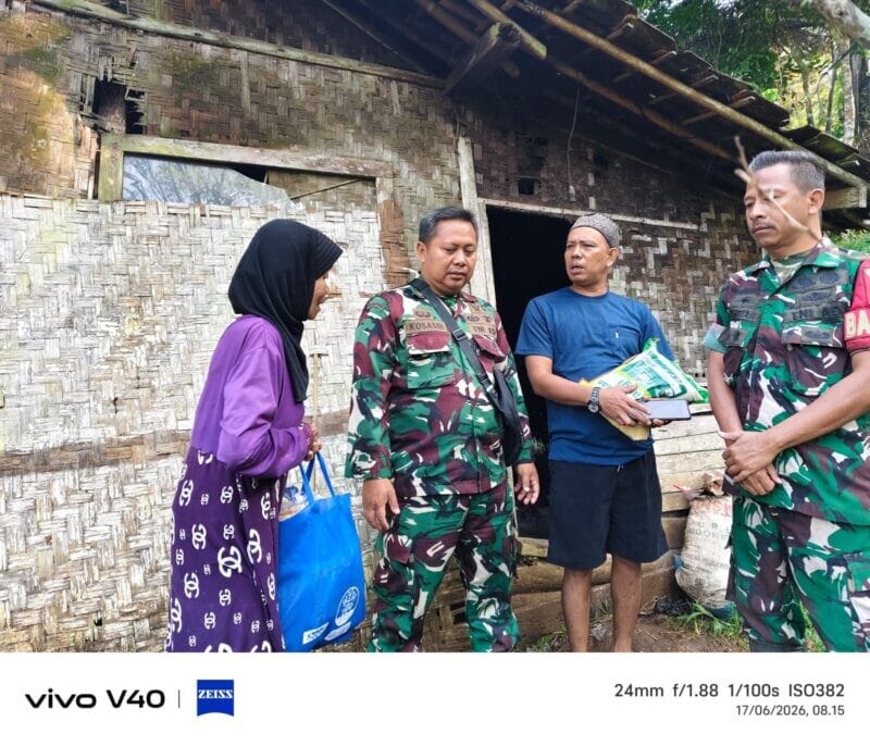 Danposramil Purabaya Ajak Komunitas OYAG Bantu Lansia yang Tinggal di Rumah Tak Layak Huni 1