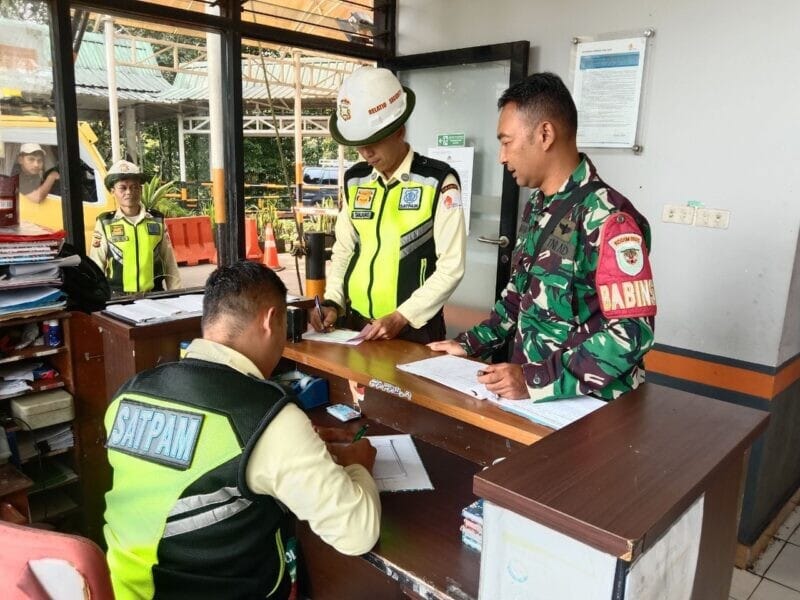BABINSA KORAMIL 2205/KALAPANUNGGAL LAKSANAKAN PATROLI KEAMANAN DI AREA PT STAR ENERGY GUNUNG SALAK 1 BABINSA KORAMIL 2205/KALAPANUNGGAL LAKSANAKAN PATROLI KEAMANAN DI AREA PT STAR ENERGY GUNUNG SALAK