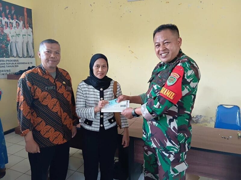 DANRAMIL 2209/LENGKONG HADIRI PENYALURAN KARTU ATM BPNT BAGI KPM DI KECAMATAN LENGKONG 1 DANRAMIL 2209/LENGKONG HADIRI PENYALURAN KARTU ATM BPNT BAGI KPM DI KECAMATAN LENGKONG