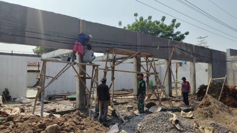 BABINSA KORAMIL 2202/PALABUHANRATU LAKSANAKAN PENGAWASAN PEMBANGUNAN KOPERASI DESA CITEPUS 1 BABINSA KORAMIL 2202/PALABUHANRATU LAKSANAKAN PENGAWASAN PEMBANGUNAN KOPERASI DESA CITEPUS