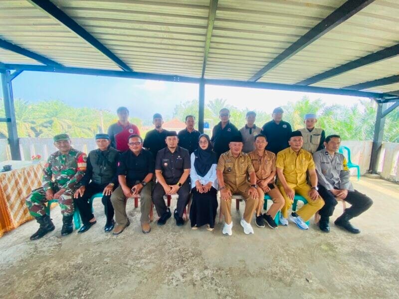 BABINSA KORAMIL 2204/CIKIDANG HADIRI PELANTIKAN DAN PENGAMBILAN SUMPAH JABATAN ANGGOTA BPD DESA TAMANSARI 1 BABINSA KORAMIL 2204/CIKIDANG HADIRI PELANTIKAN DAN PENGAMBILAN SUMPAH JABATAN ANGGOTA BPD DESA TAMANSARI
