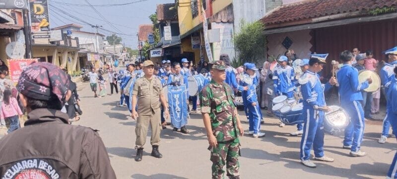 BABINSA KORAMIL 2208/NYALINDUNG LAKSANAKAN PENGAMANAN MARCING BAND PERPISAHAN YAYASAN ALFURQON 2