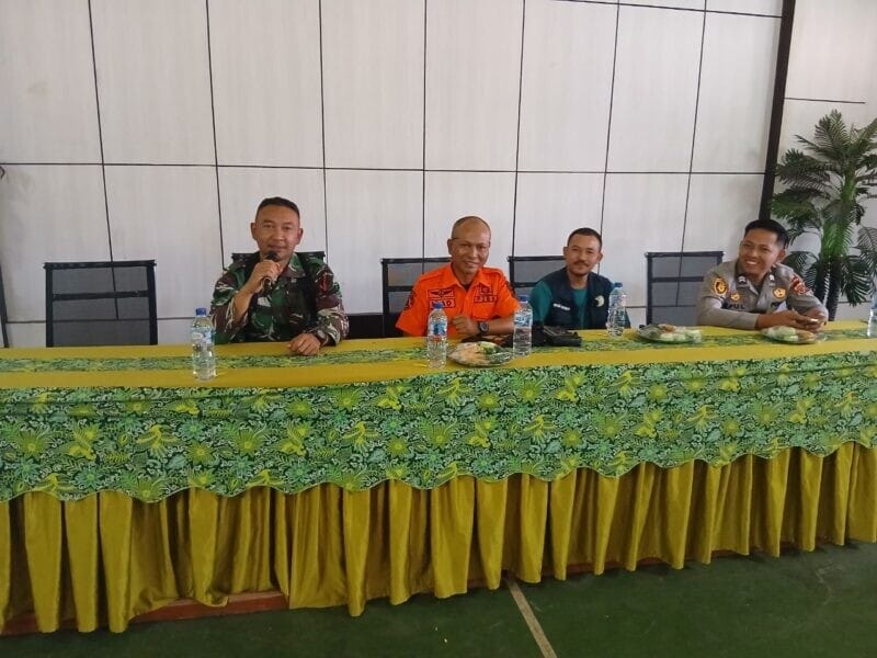 BABINSA KORAMIL 2205/KALAPANUNGGAL BERIKAN PELATIHAN PENANGGULANGAN BENCANA KEPADA PELAJAR SMAN 1 KABANDUNGAN 1 BABINSA KORAMIL 2205/KALAPANUNGGAL BERIKAN PELATIHAN PENANGGULANGAN BENCANA KEPADA PELAJAR SMAN 1 KABANDUNGAN