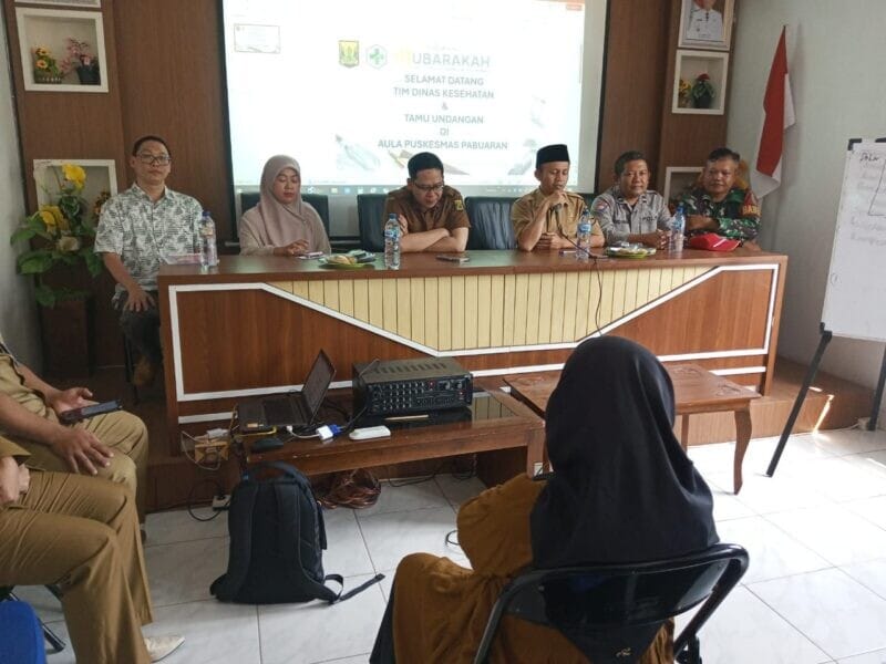 Babinsa Koramil 2210/Pabuaran Dampingi Pemeriksaan Kesehatan Ibu Hamil di Desa Pabuaran 1 Babinsa Koramil 2210/Pabuaran Dampingi Pemeriksaan Kesehatan Ibu Hamil di Desa Pabuaran