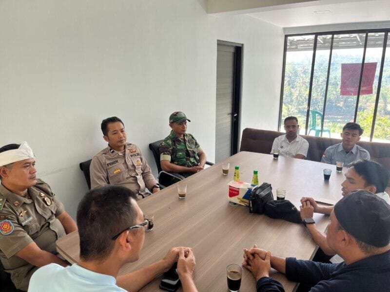 Babinsa Koramil 2205/Kalapanunggal Bersama Forkopimcam Laksanakan Pengecekan Dapur MBG 1 Babinsa Koramil 2205/Kalapanunggal Bersama Forkopimcam Laksanakan Pengecekan Dapur MBG