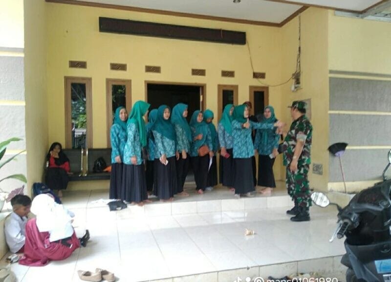 BABINSA KORAMIL 2211/SAGARANTEN LAKSANAKAN KOMSOS BERSAMA IBU-IBU PENGGERAK PKK DI DESA GUNUNGBENTANG 1 BABINSA KORAMIL 2211/SAGARANTEN LAKSANAKAN KOMSOS BERSAMA IBU-IBU PENGGERAK PKK DI DESA GUNUNGBENTANG
