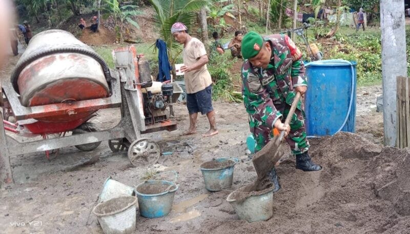 Babinsa Koramil 2212/Tegalbuleud Bersama Warga Laksanakan Karya Bakti Pembenahan Jalan di Desa Calingcing 1 Babinsa Koramil 2212/Tegalbuleud Bersama Warga Laksanakan Karya Bakti Pembenahan Jalan di Desa Calingcing