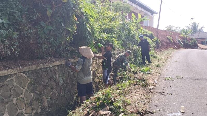 Batuud Koramil 2213/Jampangkulon Laksanakan Bakti Bersama Warga di Kecamatan Kalibunder 1 Batuud Koramil 2213/Jampangkulon Laksanakan Bakti Bersama Warga di Kecamatan Kalibunder