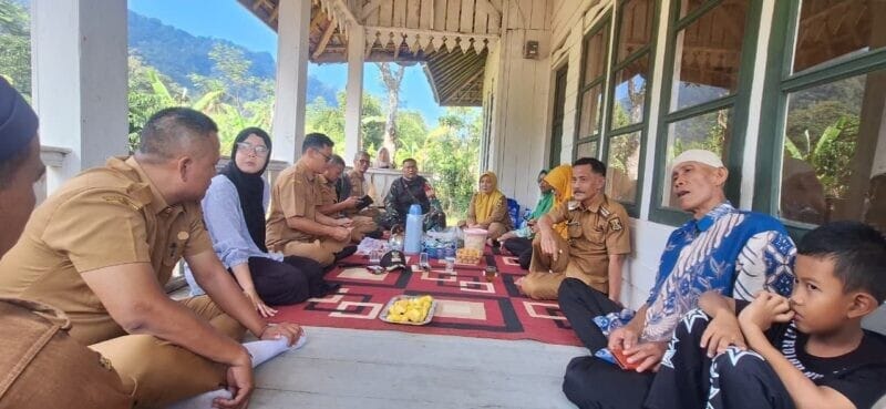 BABINSA KORAMIL 2208/NYALINDUNG DAMPINGI KEGIATAN KETAHANAN PANGAN DI DESA MEKARSARI 1 BABINSA KORAMIL 2208/NYALINDUNG DAMPINGI KEGIATAN KETAHANAN PANGAN DI DESA MEKARSARI