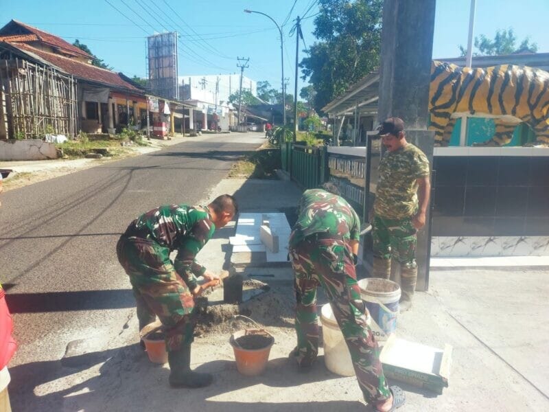 Babinsa Koramil 2211/Sagaranten Laksanakan Karya Bakti Pembenahan Pangkalan 1 Babinsa Koramil 2211/Sagaranten Laksanakan Karya Bakti Pembenahan Pangkalan