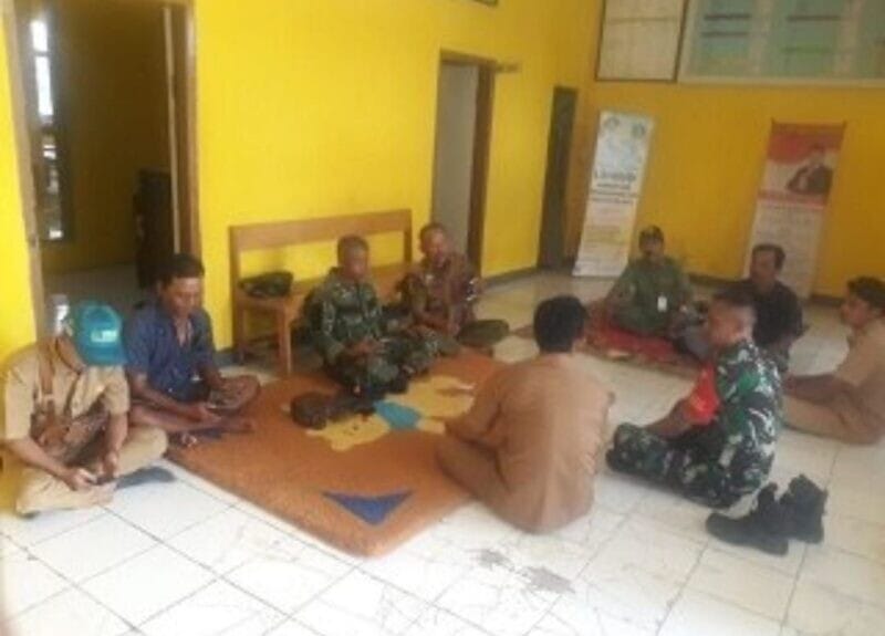 Babinsa Koramil 2211/Sagaranten Pererat Silaturahmi Melalui Komsos Bersama Tokoh Masyarakat 11