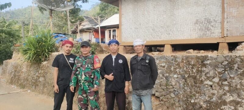 Babinsa Koramil 2201/Cisolok Laksanakan Pengamanan Kegiatan Seren Taun di Desa Sirnaresmi 1 Babinsa Koramil 2201/Cisolok Laksanakan Pengamanan Kegiatan Seren Taun di Desa Sirnaresmi
