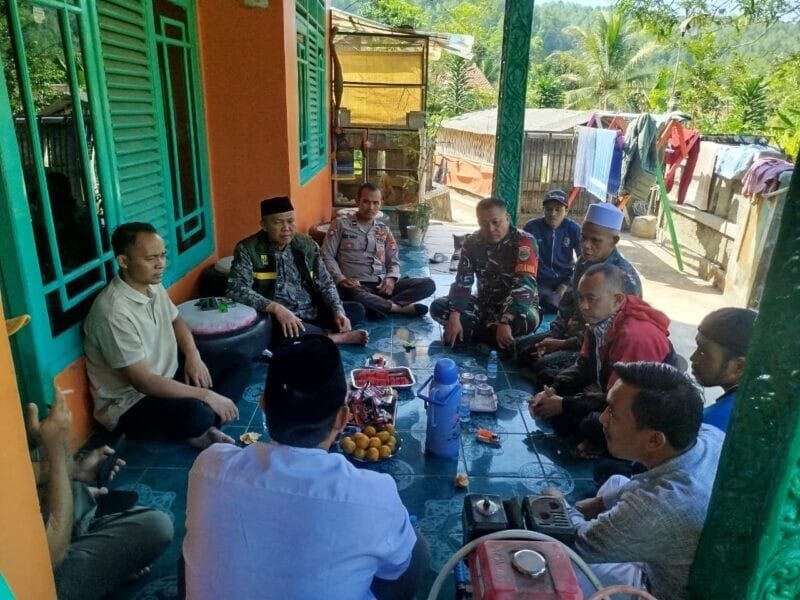 Danramil 2209/Lengkong Hadiri Musyawarah Rencana Peresmian Jembatan Tegal Datar 1 Danramil 2209/Lengkong Hadiri Musyawarah Rencana Peresmian Jembatan Tegal Datar
