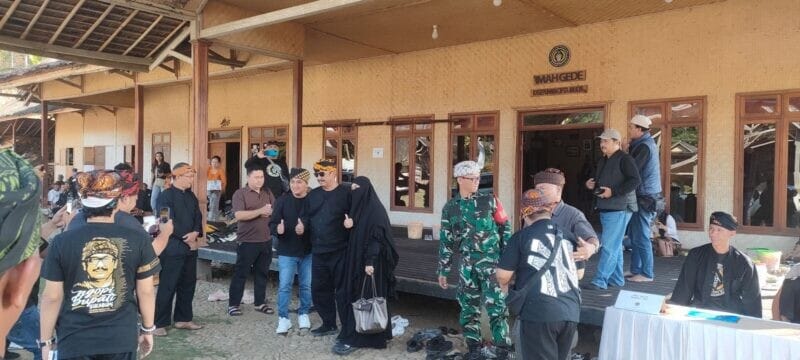 Danramil 2201/Cisolok Dampingi Bupati Sukabumi Hadiri Seren Taun Hari Ke-2 di Kasepuhan Ciptamulya 1 Danramil 2201/Cisolok Dampingi Bupati Sukabumi Hadiri Seren Taun Hari Ke-2 di Kasepuhan Ciptamulya