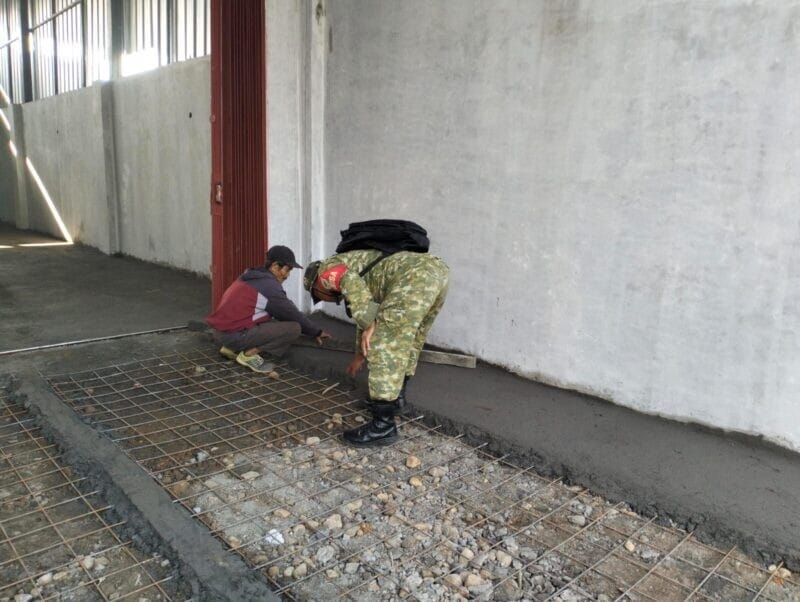 Babinsa Koramil 2206/Parakansalak Laksanakan Pengawasan Pembangunan KDKMP di Desa Lebaksari 1 Babinsa Koramil 2206/Parakansalak Laksanakan Pengawasan Pembangunan KDKMP di Desa Lebaksari