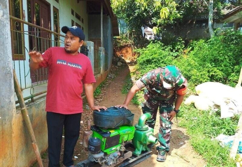 Babinsa Koramil 2207/Jampangtengah Dampingi Pengecekan Pompa Air untuk Dukung Ketahanan Pangan 1 Babinsa Koramil 2207/Jampangtengah Dampingi Pengecekan Pompa Air untuk Dukung Ketahanan Pangan