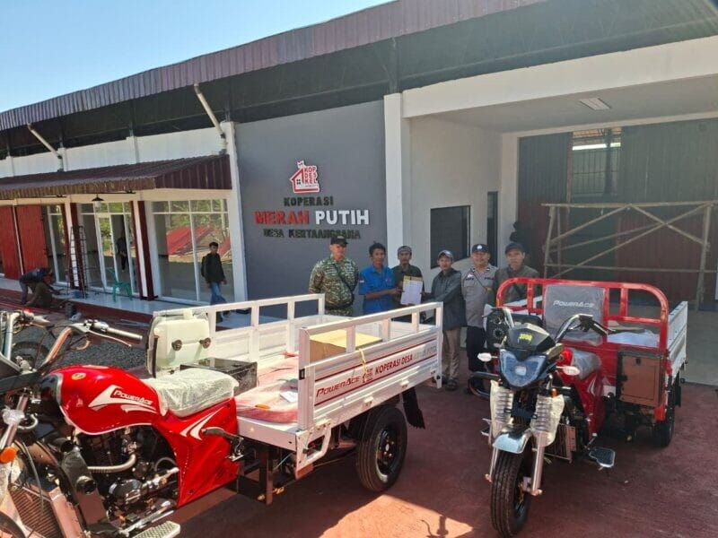 Babinsa Ciengang Dampingi Penerimaan Kendaraan Operasional Koperasi Desa Merah Putih 1 Babinsa Ciengang Dampingi Penerimaan Kendaraan Operasional Koperasi Desa Merah Putih