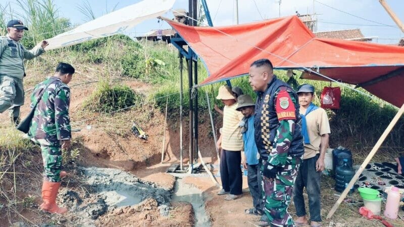 Danramil 2209/Lengkong Tinjau Progres Pembangunan Sumur Bor di Desa Langkapjaya 1
