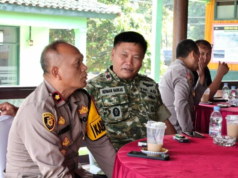 Dandim 0622/Kabupaten Sukabumi Sambut Kunjungan Silaturahmi Kapolres Sukabumi Beserta PJU Polres Sukabumi 2 Dandim 0622/Kabupaten Sukabumi Sambut Kunjungan Silaturahmi Kapolres Sukabumi Beserta PJU Polres Sukabumi 1