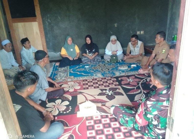 Babinsa Koramil 2208/Nyalindung Hadiri Musyawarah Penetapan Penerima BLT di Desa Cijangkar 6