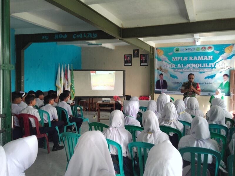 Babinsa Koramil 2206/Parakansalak Berikan Wawasan Kebangsaan kepada Siswa SMA Al Kholiliyah 3