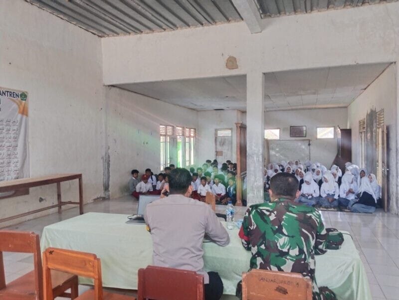 Babinsa Koramil 2215/Ciemas Berikan Materi MPLS kepada Murid Baru di Yayasan Nurul Hikmah 2