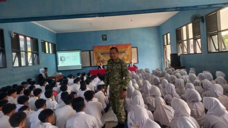 Babinsa Koramil 2201/Cisolok Berikan Pembekalan Wawasan Kebangsaan dan Bela Negara di SMAN 1 Cisolok 10