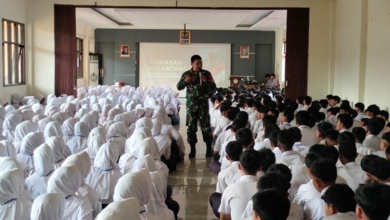 Danposramil Cimanggu Berikan Materi Wawasan Kebangsaan kepada Siswa Baru SMAN Jampangkulon 9