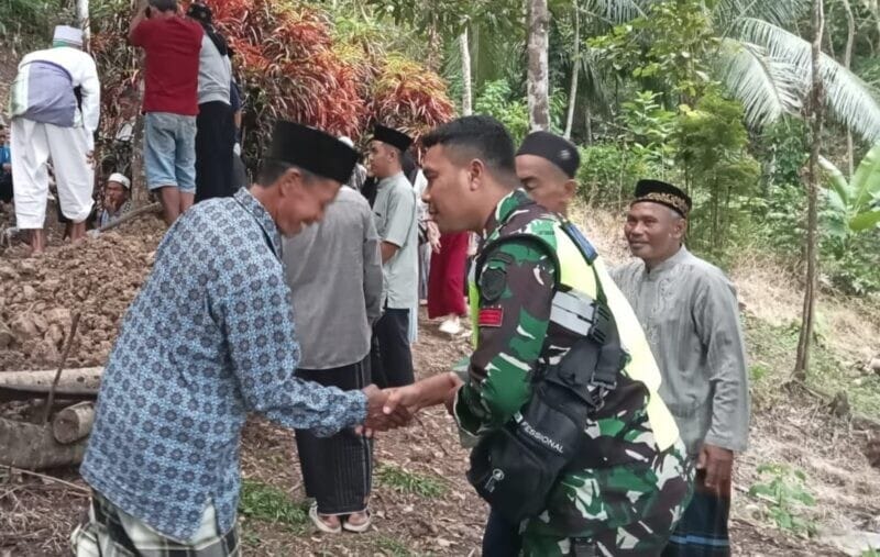 Babinsa Koramil 2212/Tegalbuleud Pererat Silaturahmi Melalui Komsos dengan Tokoh Agama 4