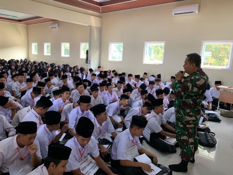DANPOSRAMIL PURABAYA BERIKAN MATERI EMPAT PILAR KEBANGSAAN PADA KEGIATAN MPLS MAN 4 SUKABUMI 3