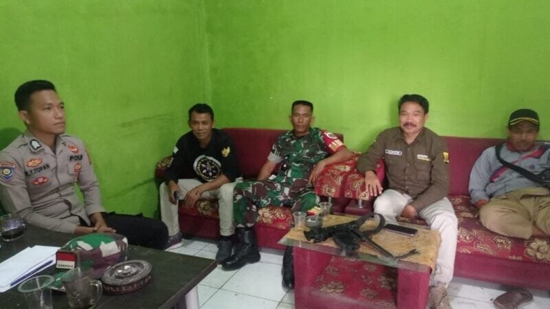 Babinsa Koramil 2207/Jampangtengah Perkuat Sinergi Melalui Komsos Bersama Para Kadus Desa Bantaragung 2