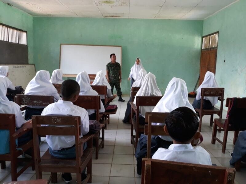 Babinsa Koramil 2214/Surade Tanamkan Wawasan Kebangsaan kepada Siswa MA Al Huda